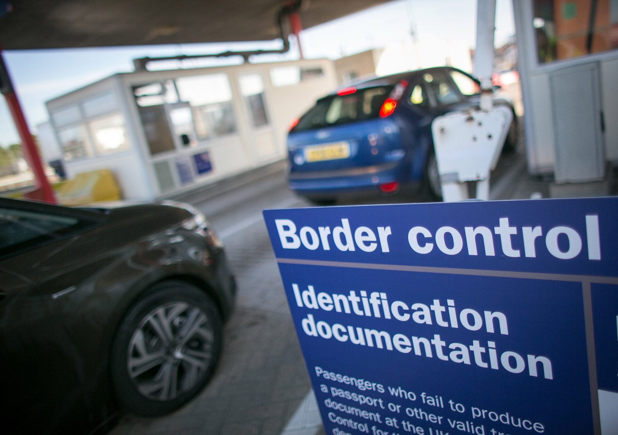 Border-control-pic1-2048x1441